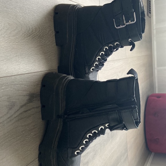 Black Zara chunky boots. - Picture 2 of 6
